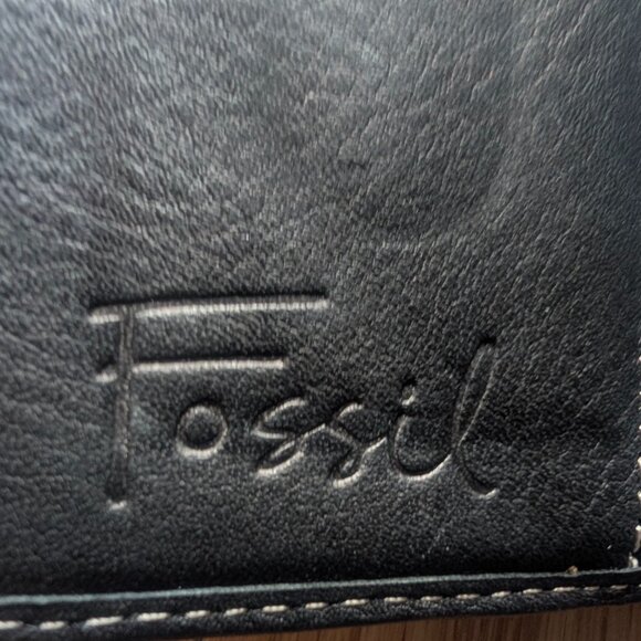 Fossil Women's Black Leather Wallet With Zip Pocket & Snap Closure - Picture 3 of 8